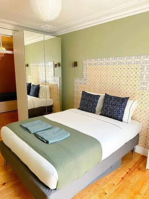Historical Center, Large 2 Bedroom Apartment, Bright & Stylish Lizbona Apartament