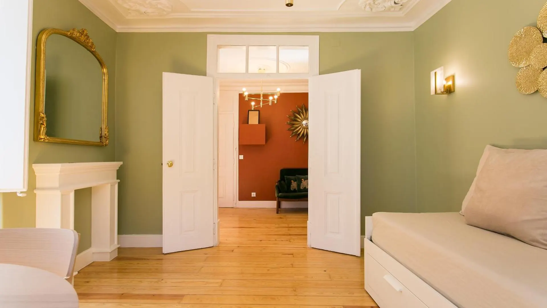 Historical Center, Large 2 Bedroom Apartment, Bright & Stylish Lizbona 0*,