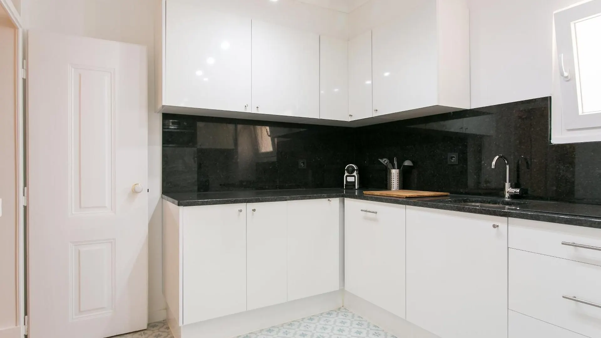 Apartament Historical Center, Large 2 Bedroom Apartment, Bright & Stylish Lizbona