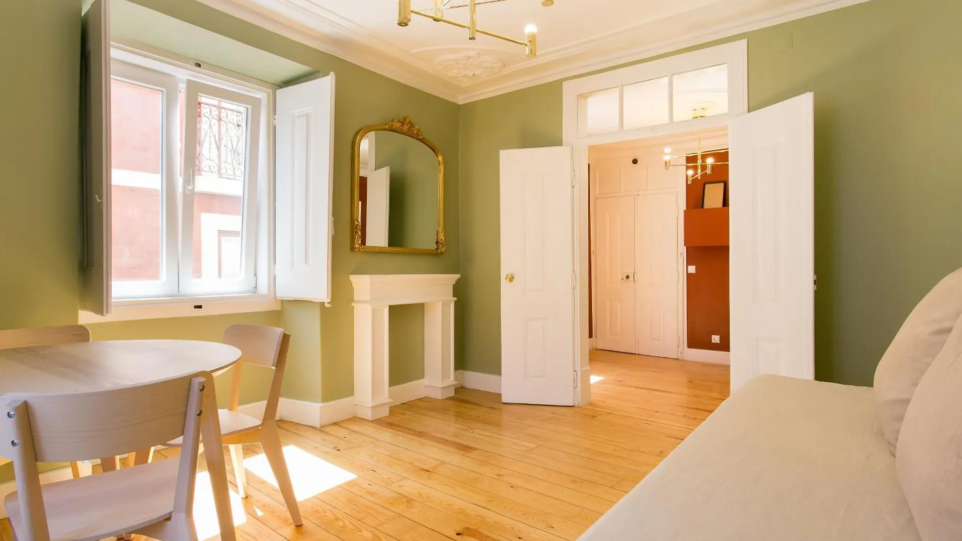 Historical Center, Large 2 Bedroom Apartment, Bright & Stylish Lizbona Apartament