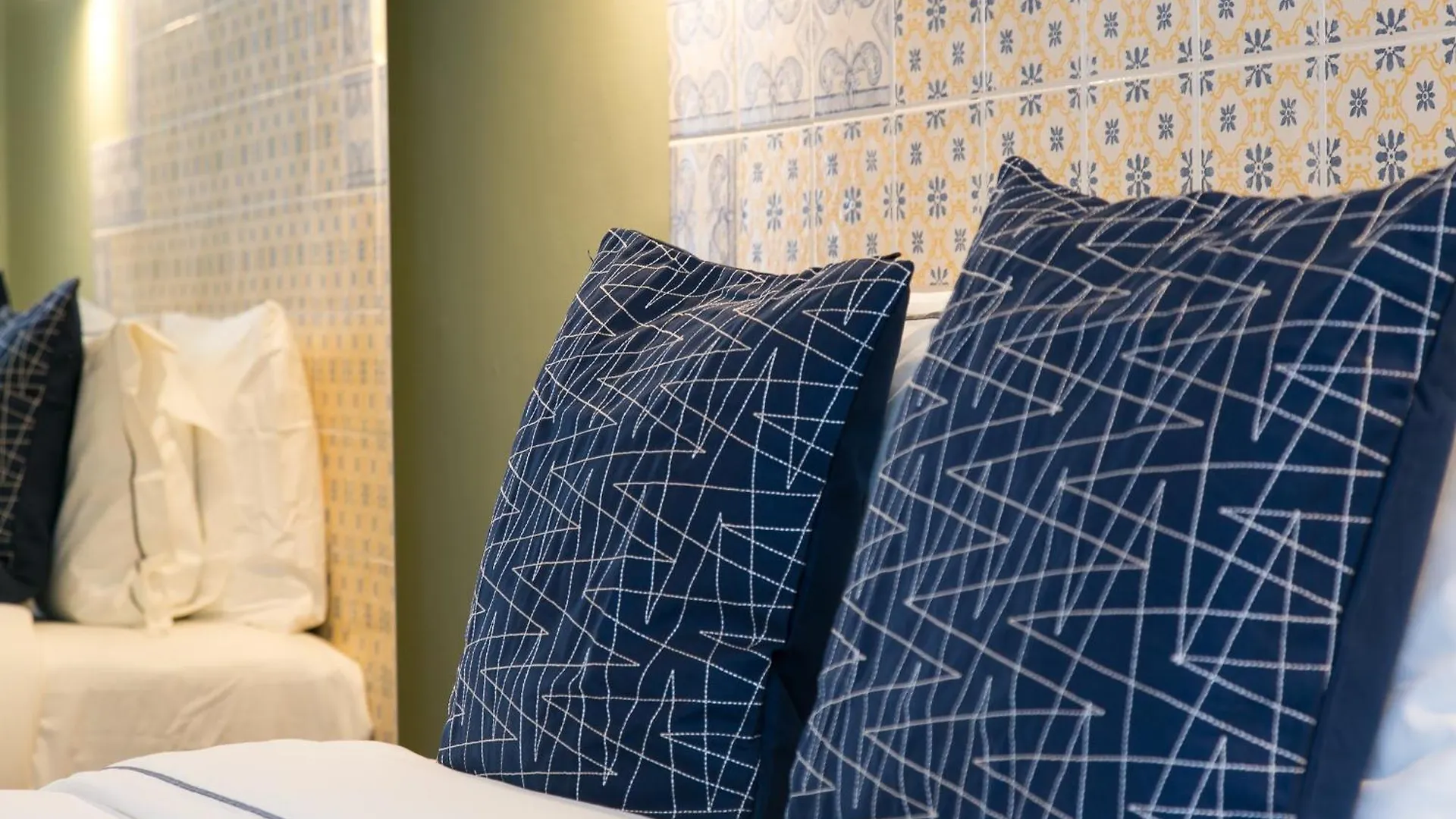 Historical Center, Large 2 Bedroom Apartment, Bright & Stylish Lizbona 0*,